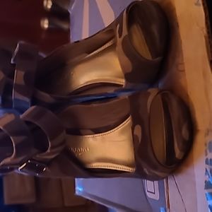 Women's camouflage heels with straps. Worn once in the house.